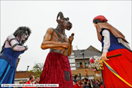 STEENVOORDE (F) - 5ème Ronde Européenne de Géants portés 2012 / Teies et Cent - Geganters y grallers de Centelles - CENTELLES (E) et La Belle Hélène -  Les Amis de Gambrinus - STEENVOORDE (F)