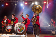STEENVOORDE (F) - 5ème Ronde Européenne de Géants portés 2012 / De Kopperbloazers (NL)