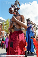 STEENVOORDE (F) - 5ème Ronde Européenne de Géants portés 2012 / Teies et Cent - Geganters y grallers de Centelles - CENTELLES (E)