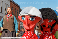 STEENVOORDE (F) - 5ème Ronde Européenne de Géants portés 2012 / Roc du Cayau et les Rikikis - ASBL El Cayoteu - LESSINES (B)