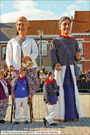 STEENVOORDE (F) - 5ème Ronde Européenne de Géants portés 2012 / Pitch et Mitch - Comité des fêtes du p'tit Belgique - HAUBOURDIN (F)