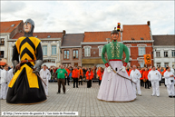 STEENVOORDE (F) - 5ème Ronde Européenne de Géants portés 2012 / Tirant l'ancien et Baudouin IV - ATH (B) accompagnés musicalement par le Touyout Band - ATH (B)
