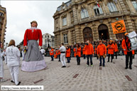 TOURCOING (F) - Week-End Géants 2012 / Rinette - MAFFLE (ATH) (B) est accompagné ici par le Touyout Band -ATH (B) 