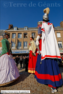 Cassel (F) - Carnaval du Lundi de Pâques 2013 / Reuze-Papa - CASSEL (F) et   Reuze-Maman - CASSEL (F) avec Tirant l'ancien - ATH (B)