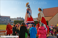 Cassel (F) - Carnaval du Lundi de Pâques 2013 / Reuze-Papa - CASSEL (F), Reuze-Maman - CASSEL (F) et la foule des carnavaleux