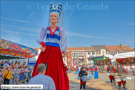 COMINES-WARNETON (B) - 30ème fête des Marmousets 2013 / La dame Mathilde (Seine et Marne) avec sa cour et les Valérianes