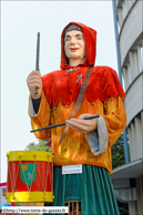 DOUAI (F) - Fêtes de Gayant 2013 - Rassemblement de géants et banquet de rue / Gayantin – CANTIN (F)