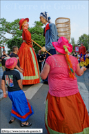 DOUAI (F) - Fêtes de Gayant 2013 - Rassemblement de géants et banquet de rue / Rose-Lyne – ESQUERCHIN (F) et Z'Allumet – RAIMBEAUCOURT (F)