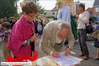 FOREST-SUR-MARQUE (F) - Baptême d'Ugène Taté 2013 / La signature de l'Acte de Baptême d'Ugène Taté