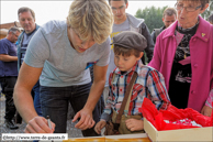 FOREST-SUR-MARQUE (F) - Baptême d'Ugène Taté 2013 / La signature de l'Acte de Baptême d'Ugène Taté