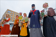 TOURCOING (F) - Week-End Géant 2013  - Le cortège (samedi) / Epona - VILLENEUVE D'ASCQ (F), Jan Turpijn - NIEUWPOORT (B) et Zoon-Tisje, Babe-Tisje, Tisje-Tasje et Toria - HAZEBROUCK (F)
