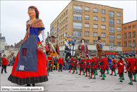 TOURCOING (F) - Week-End Geant 2013 (03-03-2013) -  Le cortège / La Belle-Hélène – STEENVOORDE (F)