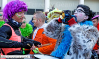 CASSEL (F) - Carnaval du Lundi de Paques - Reveil et Bande des Arlequins / Le Réveil : Les Masquelours
