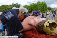 DOUAI (F) - Fêtes de Gayant 2014 - Rassemblement de géants et banquet de rue / Le montage de Sainte-Saturnine  - SAINS-LEZ-MARQUION (F)