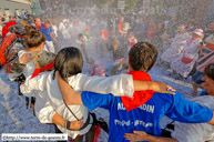 HAUBOURDIN (F) - Fêtes du P'tit Belgique 2014 / Farandole et confettis