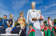 PERENCHIES (F) - 7ème Fête de la Tartaprone - Défilé et intronisation des Ambassadeurs 2014 / Plantation d'un prunier dans le quartier de l'Europe