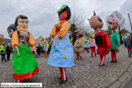 CASSEL (F) - Carnaval du Lundi de Paques - la sortie de Reuze-Papa et Reuze-Maman 2015 / Les Grosses-Têtes casseloises