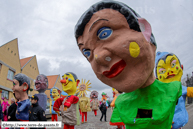CASSEL (F) - Carnaval du Lundi de Paques - la sortie de Reuze-Papa et Reuze-Maman 2015 / Les Grosses-Têtes casseloises