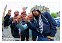 Un partie de l'équipe des porteurs lillois<br />LILLE (F) - Braderie de Lille - Stand Les Amis des Geants de Lille 2015