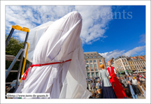 Ronny le poète bièrologue attend son baptême<br />LILLE (F) - Les Géants sont de sortie - Le baptême de Ronny le poète bièrologue 2015