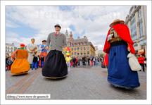 Le Thérapeute – Cayoteu 1900 – LESSINES (B) et Magritte – Cayoteu 1900 – LESSINES (B)<br />LILLE (F) - Les Géants sont de sortie - Montage et animation des Géants 2015