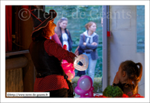 Marilou....
Artiste exceptionnelle : sculpture sur ballons, magicienne et marionnettiste au Théâtre Le P'tit Jacques<br />LILLE (F) - Tous Main dans la Main pour le Ptit Jacques 2015