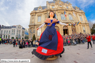 TOURCOING (F) - Week-End Géants 2015 - Le cortège du samedi / La Belle-Hélène – STEENVOORDE (F)