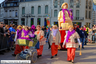 TOURCOING (F) - Week-End Géants 2015 -  Le cortège du dimanche / Violette la baigneuse – MALO (DUNKERQUE) (F)