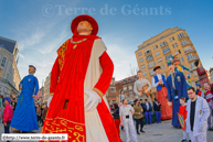 TOURCOING (F) - Week-End Géants 2015 -  Le cortège du dimanche / Jean III de Trazegnies – IRCHONWELZ (ATH) (B) et ses porteurs 