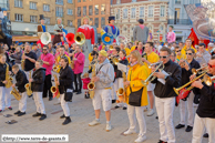 TOURCOING (F) - Week-End Géants 2015 -  Le cortège du dimanche / Le boeuf des bandas