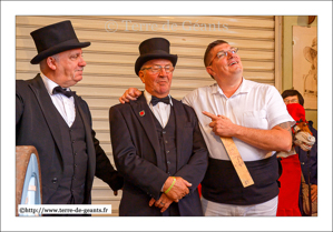 Raymond Grossemy et Bruno Lucidarme, les chefs de protocole des postures de la Famille Gayant  sont mis à l'honneur par Fabien Pichard