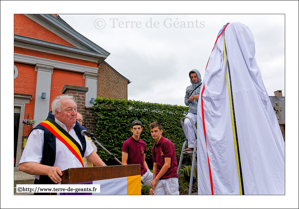 Le Géant Prosper – OSTICHES (ATH) (B) est présenté par Marc Duvivier, bourgmestre d'Ath