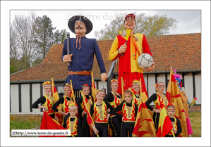 Taraderuze - LENS (F),  Ch'meneu - LENS (F) accompagnés des Alizées Carnaval Show - NOEUX-LES-MINES (F)