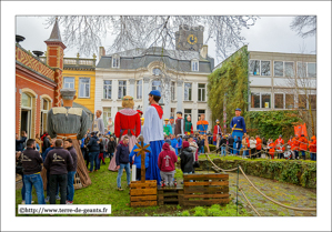 Danse de Géants dans le jardin de la Maison des Géants