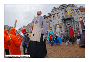 Un petit pas de danse sous la pluie sur la Grand-Place d'Ath (B)