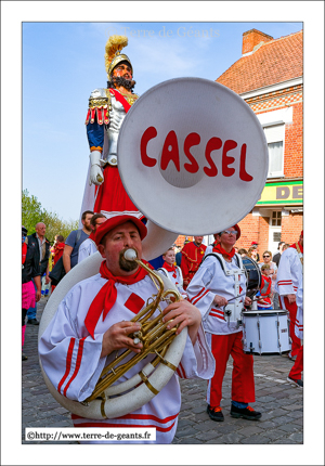 Pas de sortie de Reuze-Papa et Reuze-Maman sans la Cassel Harmony, l'harmonie locale