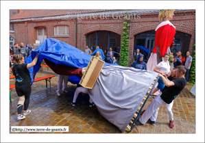 Sous la pluie, il faut couvrir Armand - TOURPES (LEUZE) (B)