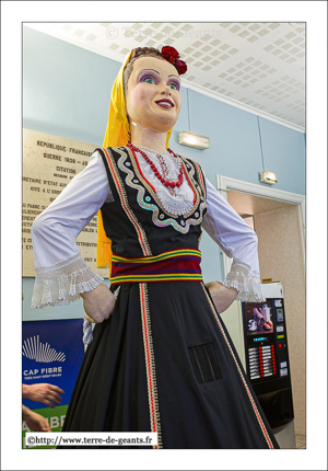 Bela Rada dans son costume foklorique de la région de Šopsko (Sud-est de la Serbie)