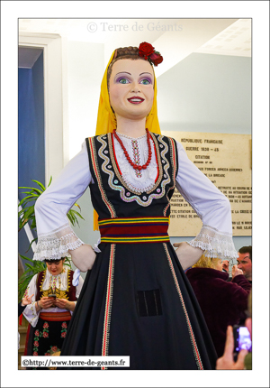 Bela Rada dans son costume foklorique de la région de Šopsko (Sud-est de la Serbie)