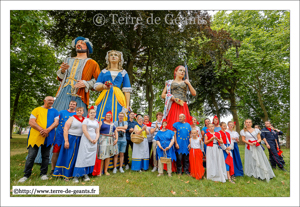 Portrait de famille avec François 1er - ARDRES (F), Marianne -  Association La Ronde des Géants -  RONCHIN (F) et Belle-Roze - ARDRES (F)