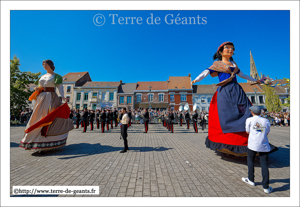 La Belle Hélène, la marchande de fleurs - Les Amis de Gambrinus - STEENVOORDE (F)