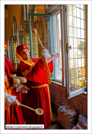 Le jet des Louches, de l'interieur de l'Hôtel de Ville de Comines (F)