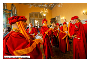 La farandole des membres du Comité de la Fête des Louches