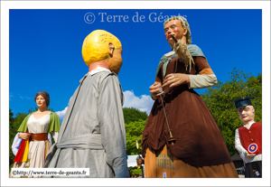 Margot la Fileuse - LOOS (F) et Dudule - HAM (F) font un pas de danse ensemble