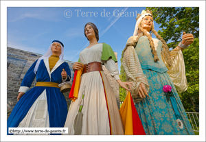 Jeanne de Flandre - MARQUETTE-LEZ-LILLE (F), nouvelle version (2023), Alys - COMINES (F), la marraine de la nouvelle version de Jeanne de Flandre et Jeanne de Flandre - MARQUETTE-LEZ-LILLE (F), ancienne version (2000)