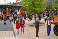 LILLE (59) - Lille - Parade de Géants - Lille 2004 / Sur le parvis de la place François Mitterrand