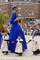LILLE (59) - Lille - Parade de Géants - Lille 2004 / La danse de Ch'Grand Bruno - DOURGES