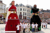 LILLE (59) - Lille - Parade de Géants - Lille 2004 / Le salut de Lyderic et Phinaert - LILLE