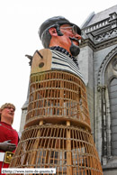 LILLE (59) - Lille - Parade de Géants - Lille 2004 / Le buste de Raoul de Goderwaersvelde - LILLE